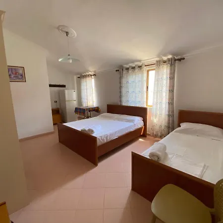 Lionel Apartment