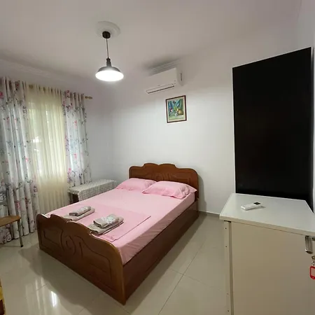 Lionel Apartment *